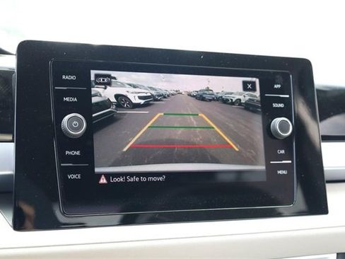 New 2025 Volkswagen Taos SE image 15