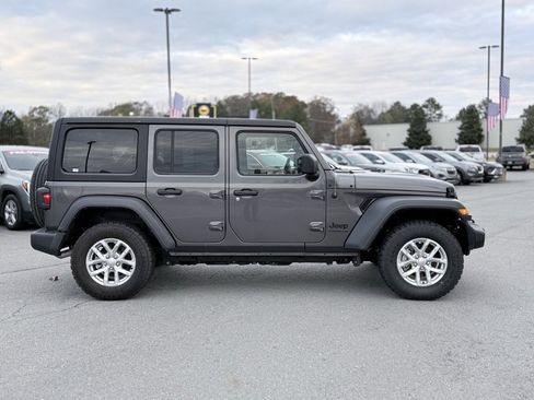 Used 2023 Jeep Wrangler Sport S image 9