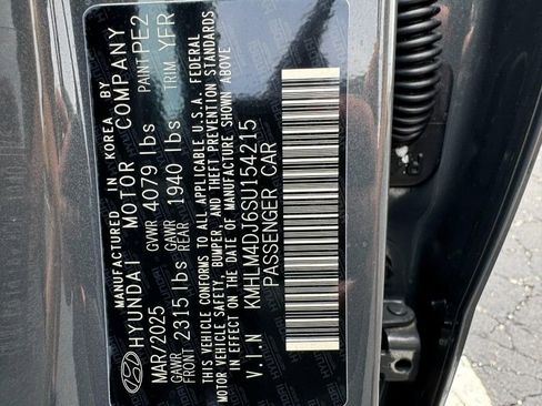 Certified 2025 Hyundai Elantra SEL FWD image 17