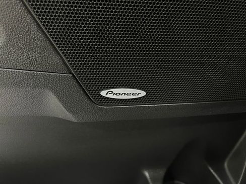 Used 2016 Chevrolet Equinox LTZ w/ Enhanced Convenience Package image 17