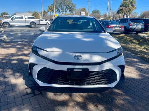 Used 2025 Toyota Camry SE image 8