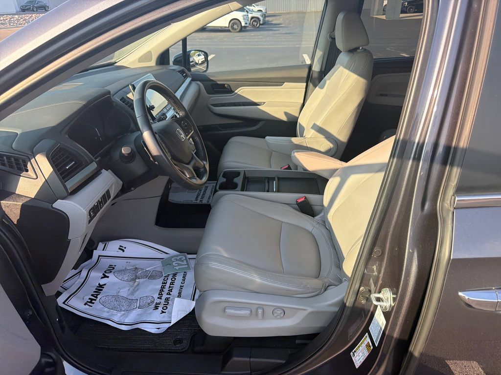 Used 2023 Honda Odyssey EX-L image 12