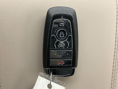 Used 2022 Lincoln Corsair AWD w/ Equipment Group 101A image 10