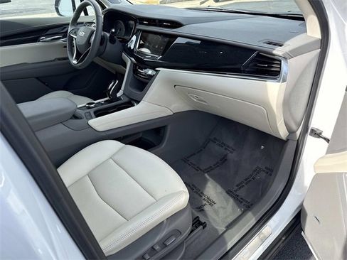 Used 2024 Cadillac XT6 Premium Luxury w/ Technology Package image 14