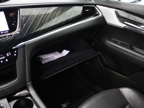 Used 2023 Cadillac XT6 Premium Luxury w/ Technology Package FWD image 25