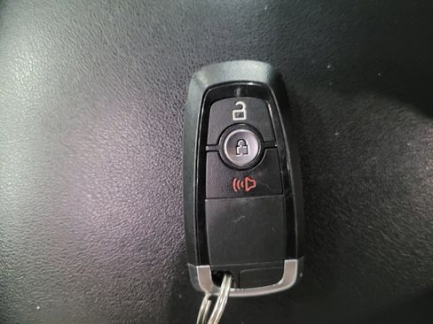 Used 2024 Ford Edge SEL image 32