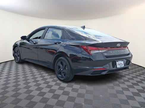 Used 2023 Hyundai Elantra SEL FWD image 4