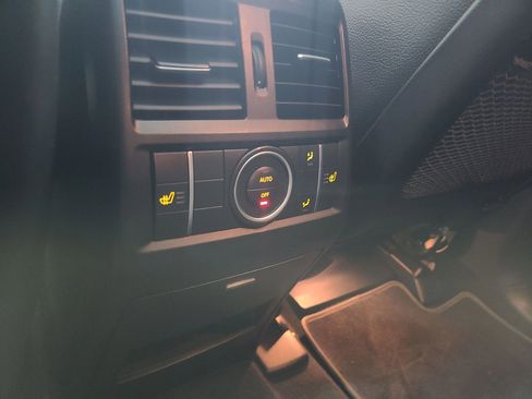 Used 2016 Mercedes-Benz GL 320 GL 350 BlueTEC 4MATIC Sport Ut w/ Premium I Package image 40