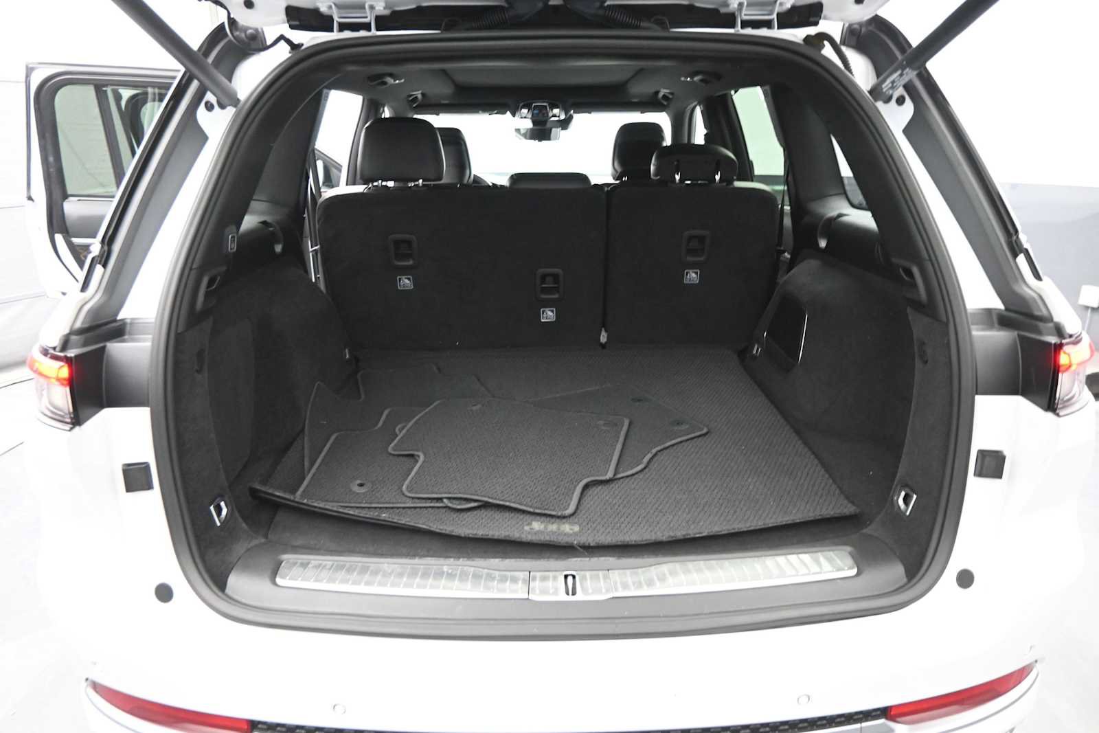 Used 2022 Jeep Grand Cherokee Summit w/ Advanced Protech Group IV AWD/4WD image 14