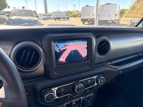 Used 2023 Jeep Wrangler Unlimited AWD/4WD image 17