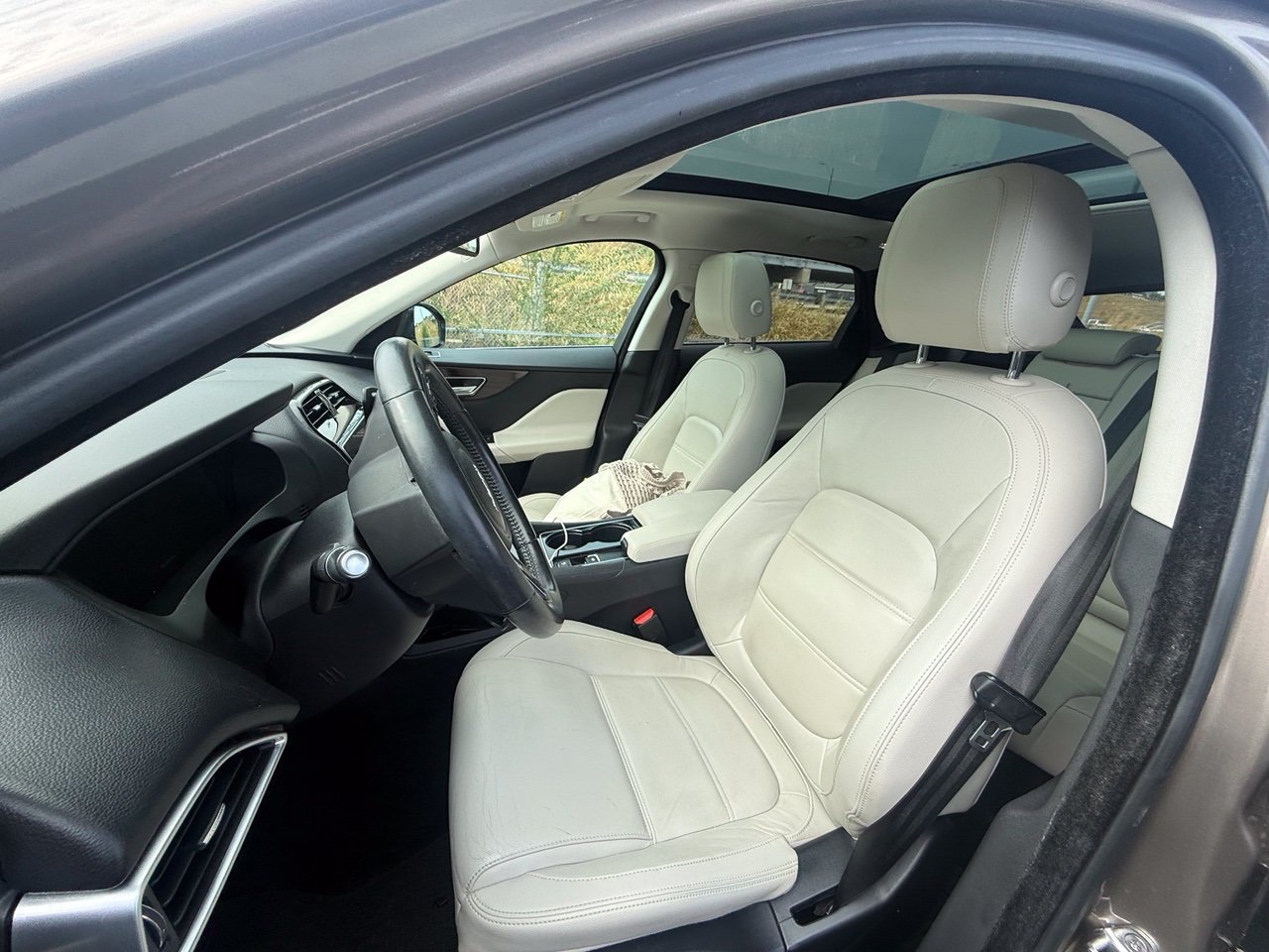 Used 2017 Jaguar F-PACE Prestige AWD/4WD image 9