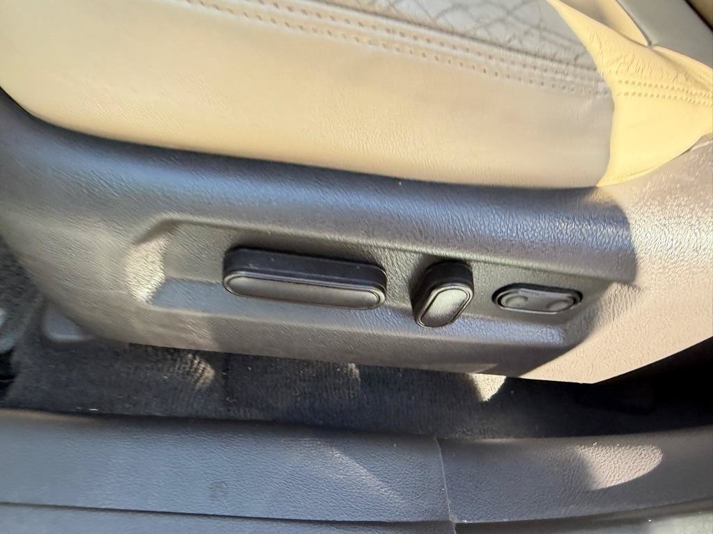 Used 2012 Hyundai Santa Fe Limited FWD image 27