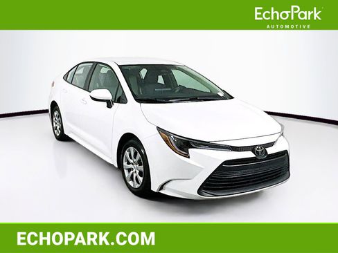 Used 2025 Toyota Corolla LE w/ Convenience Package image 1