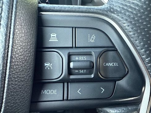 Used 2025 Toyota Tundra Limited AWD/4WD image 29