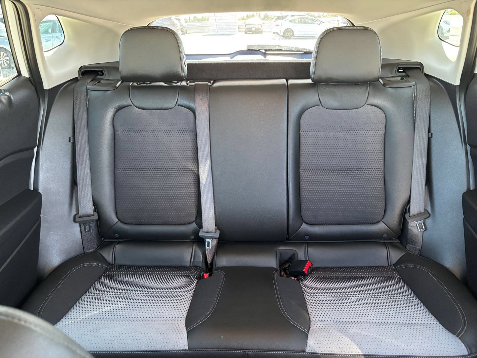Used 2025 Chevrolet Trax LT FWD image 36