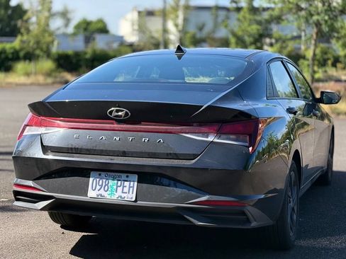 Used 2021 Hyundai Elantra SEL FWD image 5