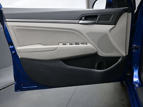 Used 2017 Hyundai Elantra Limited FWD image 9