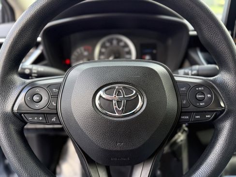 Used 2022 Toyota Corolla LE image 31