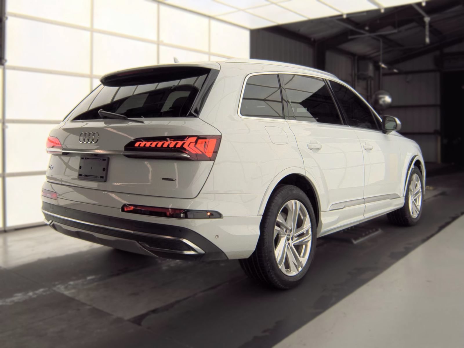 Used 2023 Audi Q7 3.0T Premium Plus AWD/4WD image 2
