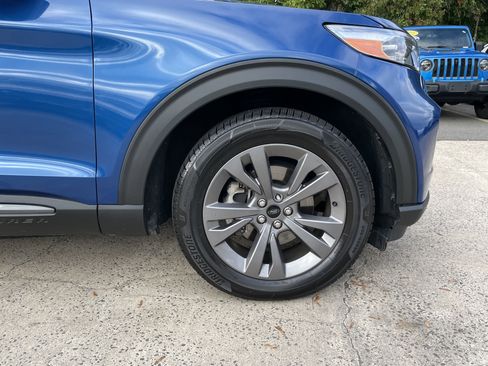 Used 2021 Ford Explorer XLT w/ Equipment Group 202A image 7