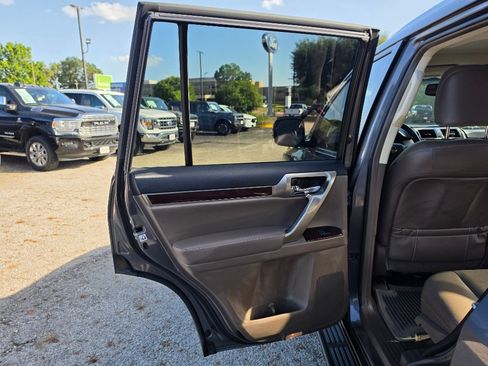 Used 2017 Lexus GX 460 Premium w/ Premium Package AWD/4WD image 17