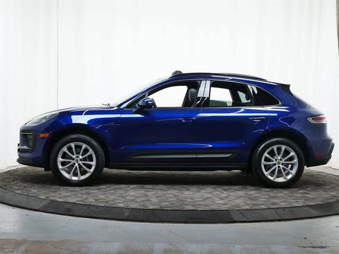 Used 2025 Porsche Macan image 2