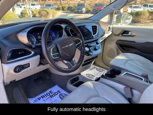 Used 2018 Chrysler Pacifica Touring-L Plus image 6
