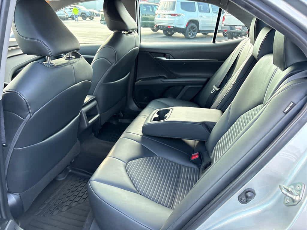 Used 2019 Toyota Camry SE w/ Convenience Package FWD image 9