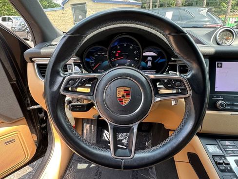Used 2018 Porsche Macan Sport Edition AWD/4WD image 25
