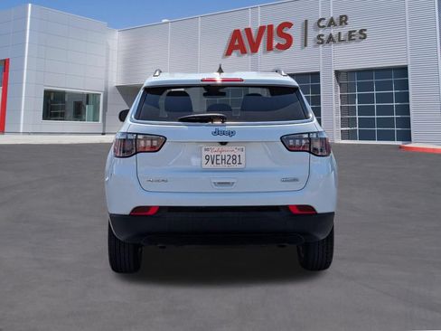 Used 2025 Jeep Compass Latitude w/ Sun & Sound Group AWD/4WD image 7