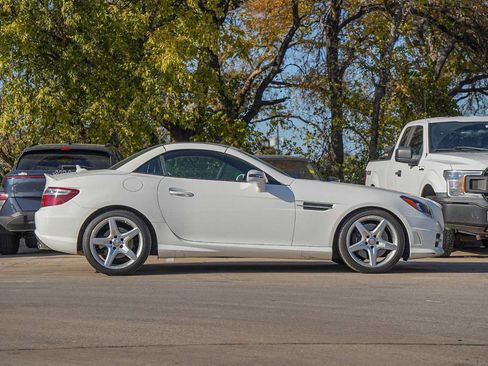 Used 2015 Mercedes-Benz SLK 250 w/ Premium Package image 7