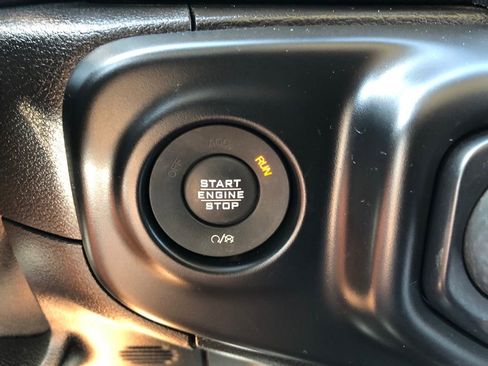 Used 2020 Jeep Wrangler Unlimited Sahara image 16