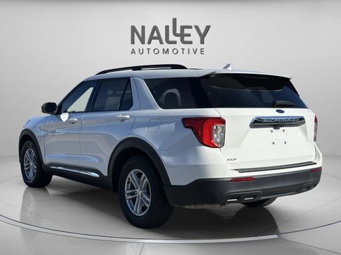 Used 2023 Ford Explorer XLT image 3
