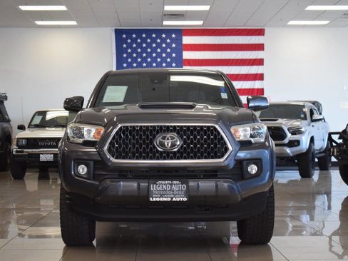 Used 2019 Toyota Tacoma TRD Sport w/ Technology Package image 7