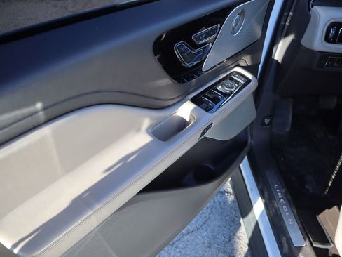 Used 2020 Lincoln Aviator Reserve w/ Equipment Group 202A image 17