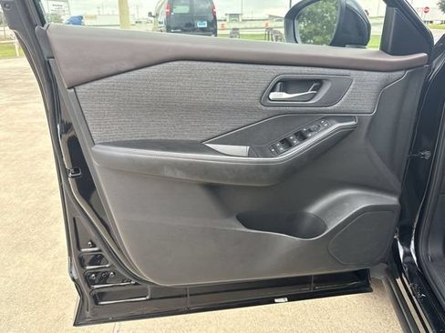 Used 2023 Nissan Rogue SV FWD image 23