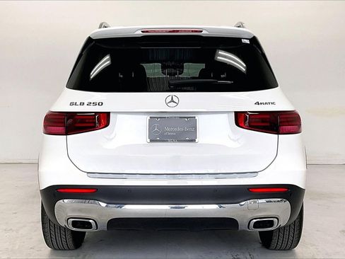 New 2026 Mercedes-Benz GLB 250 4MATIC image 4