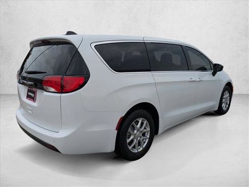 New 2026 Chrysler Voyager LX image 5