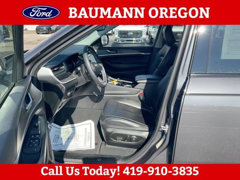 Used 2023 Jeep Grand Cherokee Limited AWD/4WD image 16