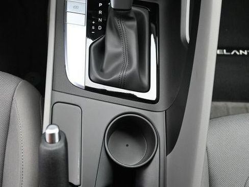 New 2026 Hyundai Elantra SE FWD image 19