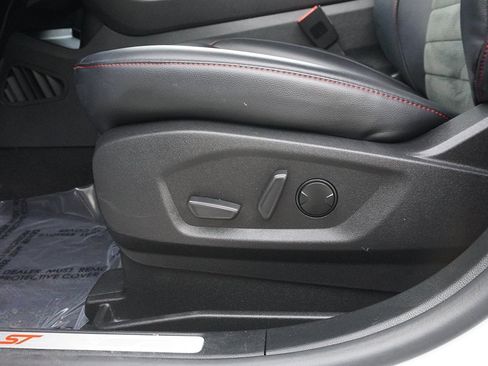 Used 2022 Ford Edge ST-Line image 34