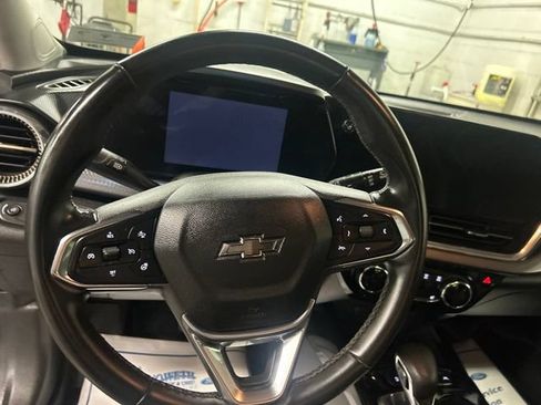 Used 2024 Chevrolet Trax ACTIV w/ Sunroof Package FWD image 17
