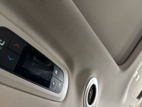 Used 2018 Chrysler Pacifica Limited image 51