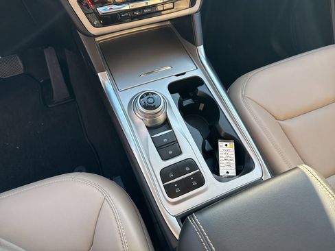 Used 2024 Ford Explorer XLT w/ Equipment Group 202A image 19