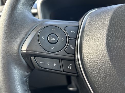 Certified 2025 Toyota Corolla Cross XLE FWD image 21