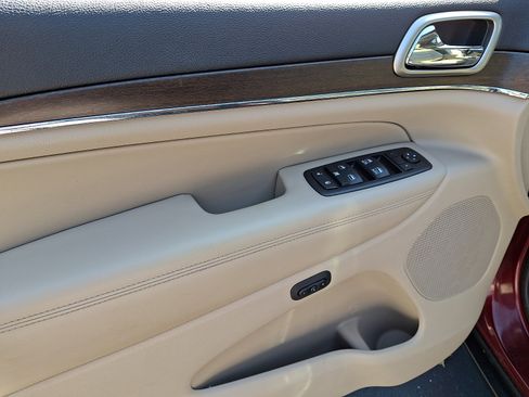 Used 2016 Jeep Grand Cherokee Limited AWD/4WD image 12