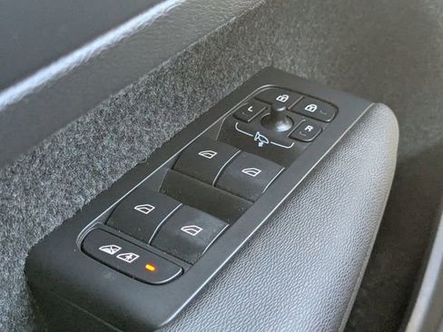 Certified 2023 Volvo C40 P8 Recharge Plus image 31