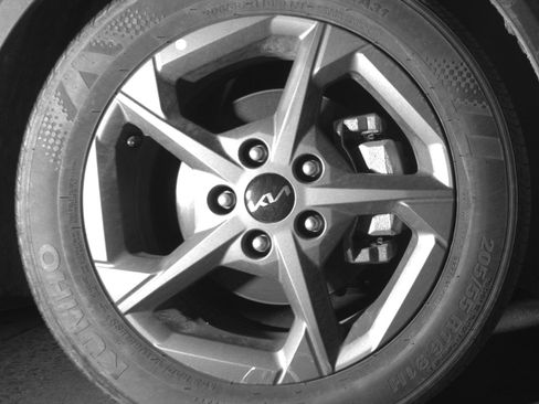 Used 2025 Kia K4 LXS image 13