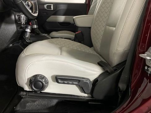 Used 2021 Jeep Gladiator Overland image 29