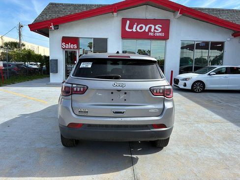 Used 2020 Jeep Compass Latitude AWD/4WD image 3